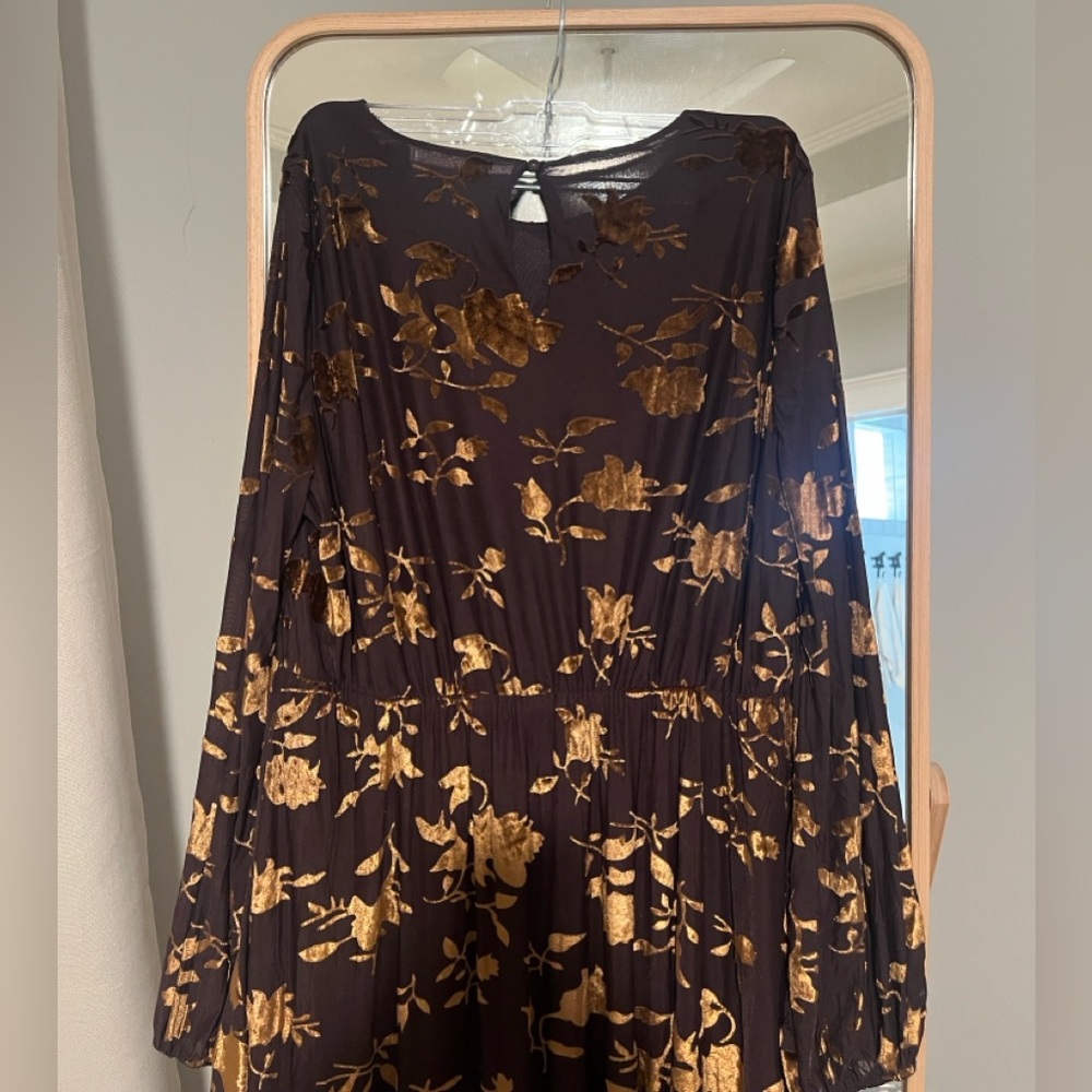 Elegant Floral Long Sleeve Dress - Picture 4 of 10